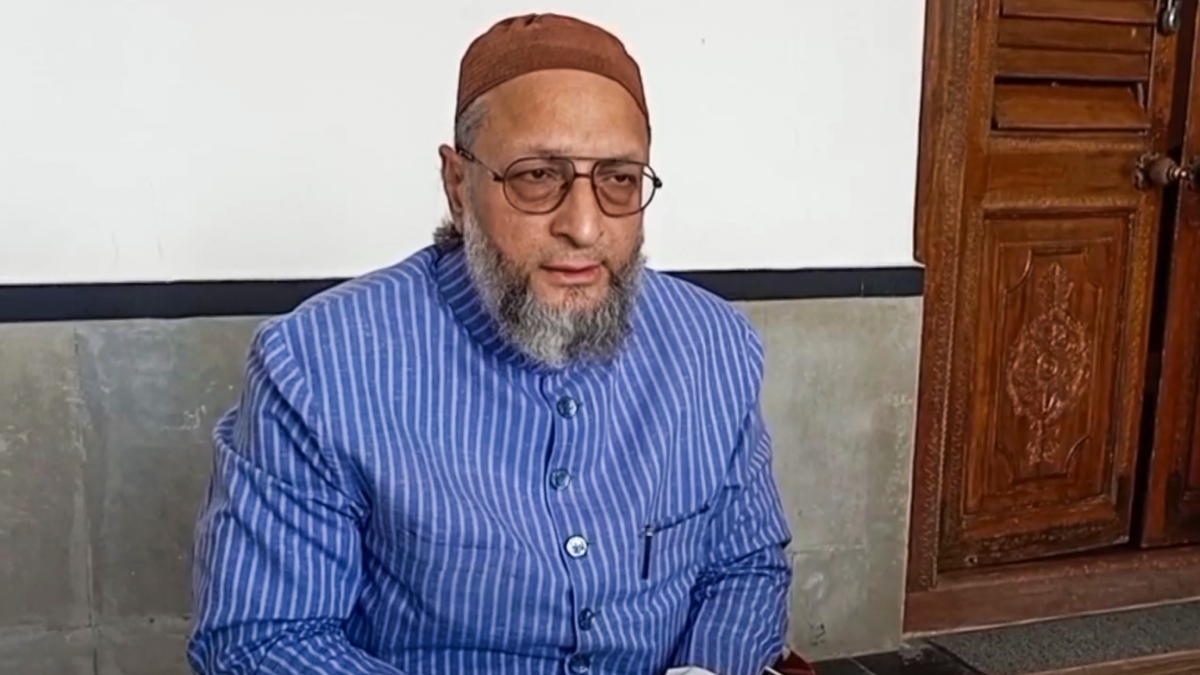 ‘Nakal karne ke liye akal chahiye’: Owaisi takes swipe at Munir for gifting Chinese Army drill photo to Pak PM